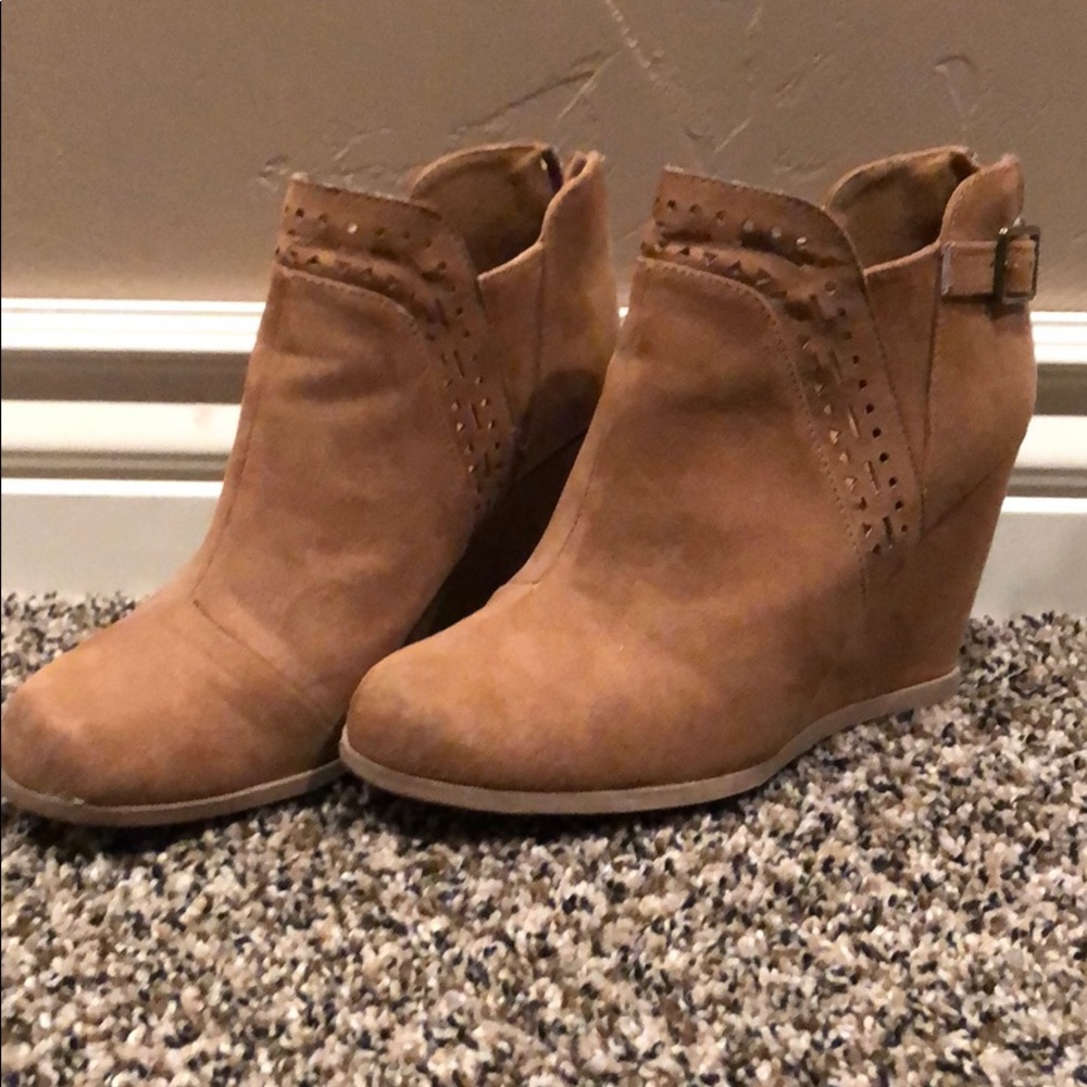 Maurice’s Daisey wedge booties